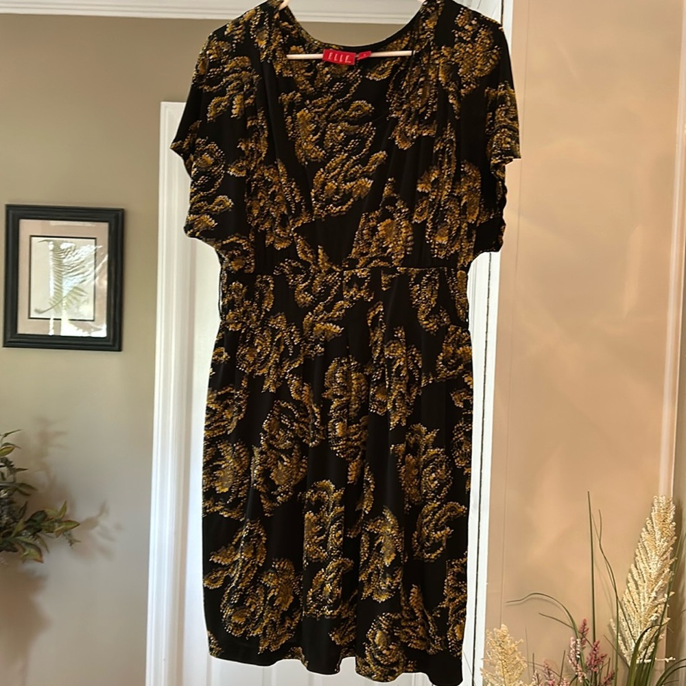 Elle  casual black, yellow and white scoop neck dress with caps sleeves
